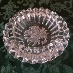 Vintage Clear Glass Ashtray 3D Embossed‎ Lillies Floral Pattern 6"